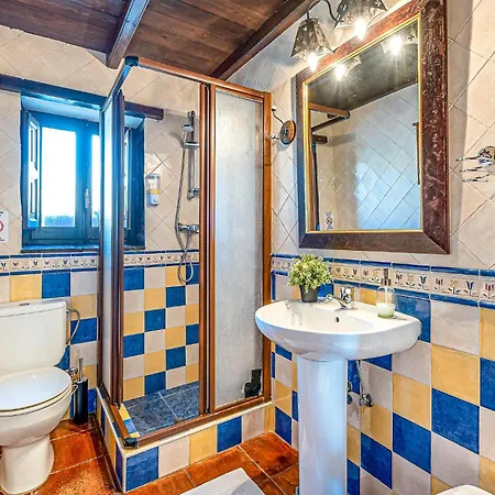 2 Bedroom In מיחאס
